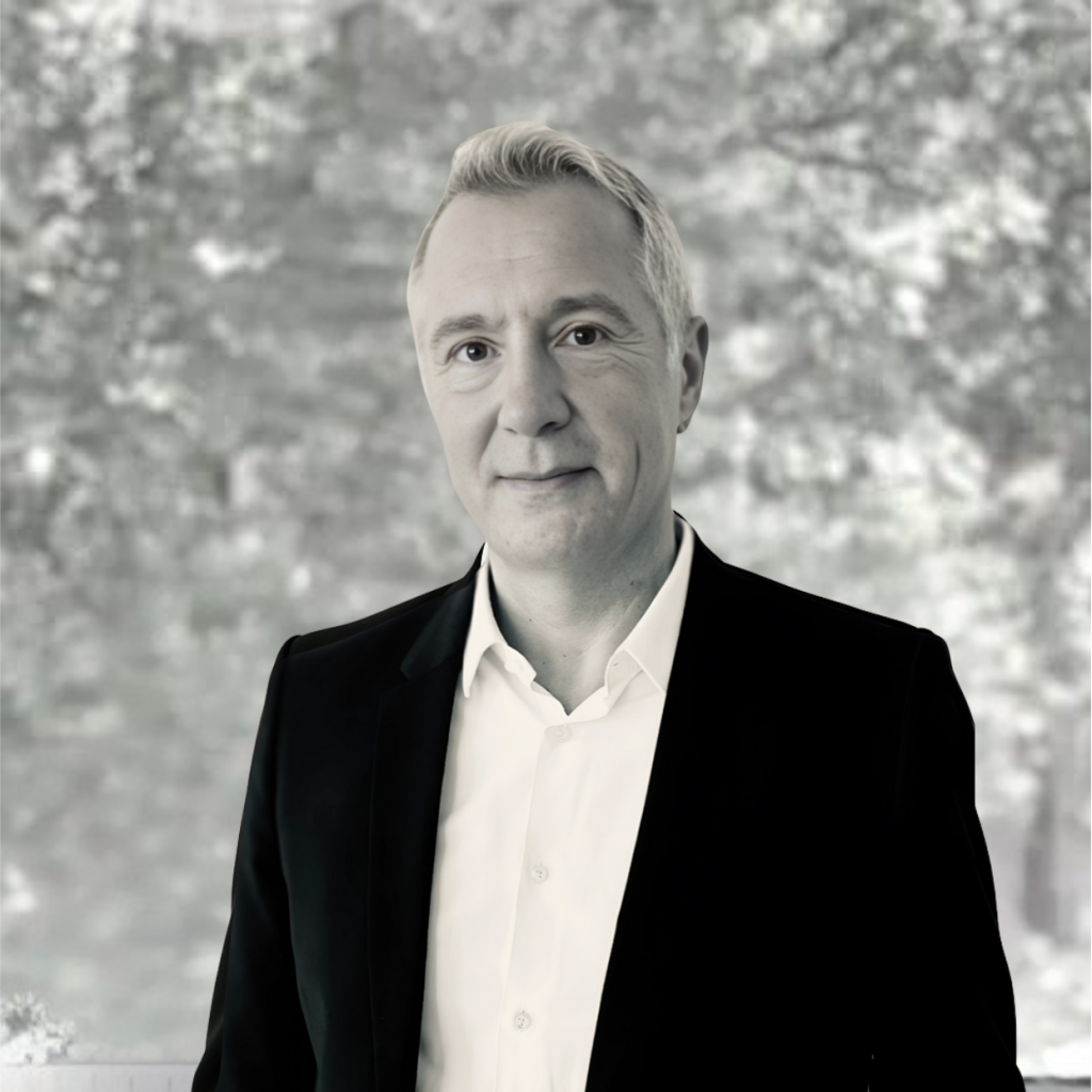 Persuaders, Notre équipe: Roland Sabatier Persuaders, Notre équipe: Roland Sabatier