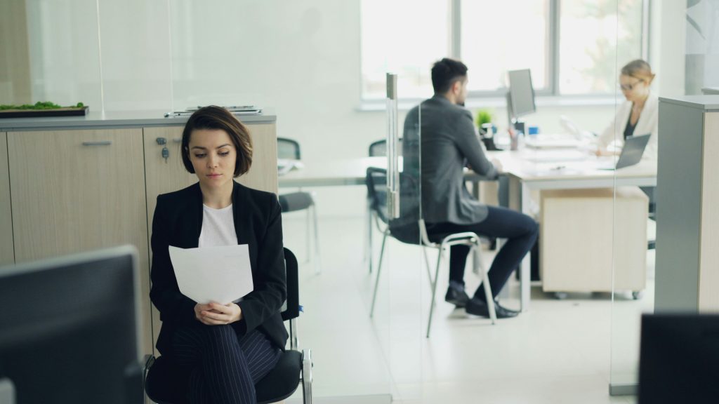 Marché de l’emploi 2025 : Comment les entreprises s’adaptent à la pénurie de talents